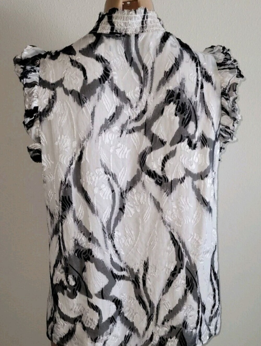 WHBM: Black White Ruffle Top - Picture 4 of 8